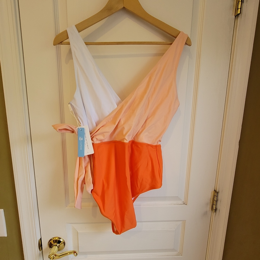 CUPSHE brand new suit, never worn